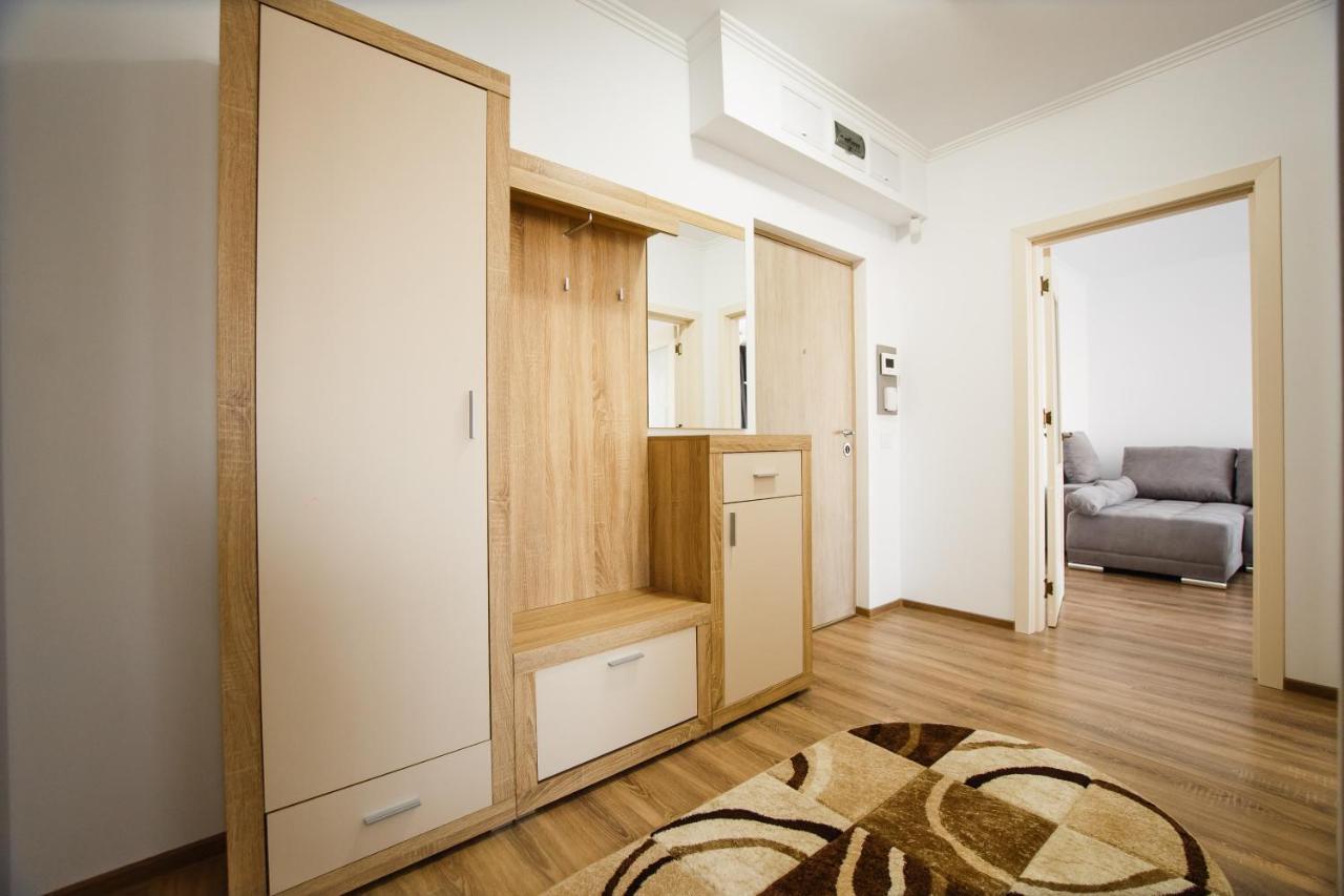 Bright & Elegant Central Apartment Oradea Exterior photo