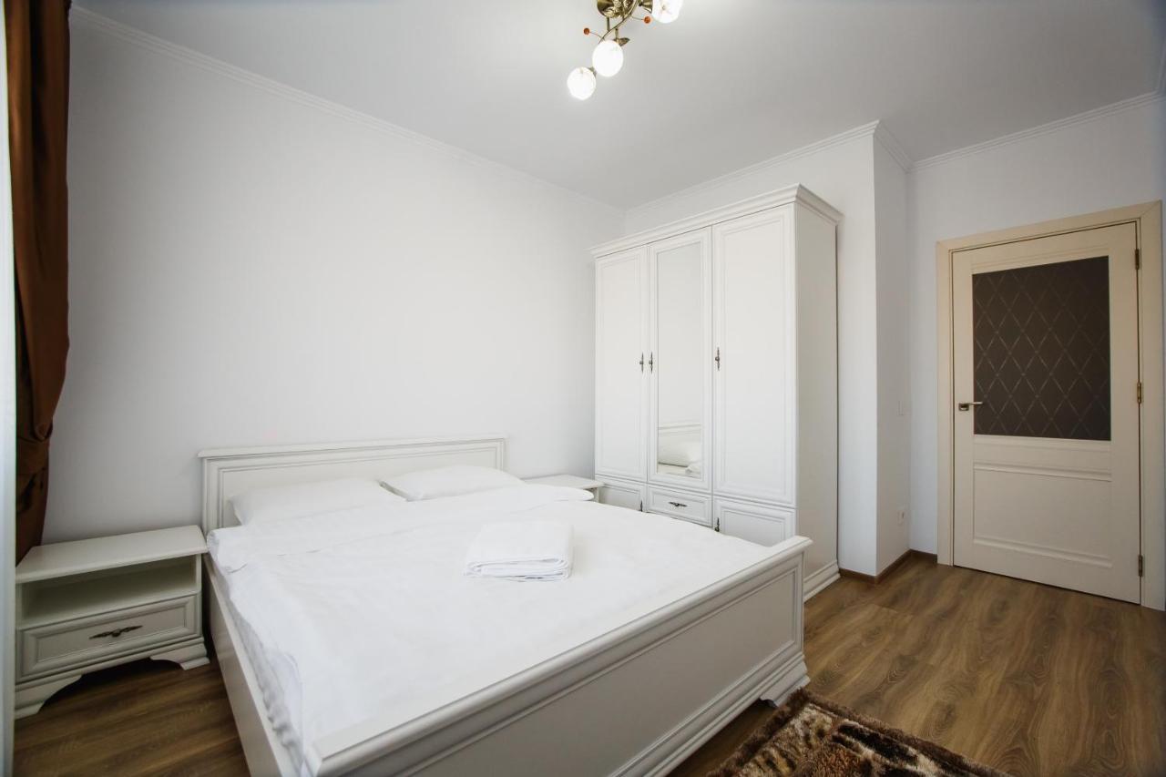 Bright & Elegant Central Apartment Oradea Exterior photo