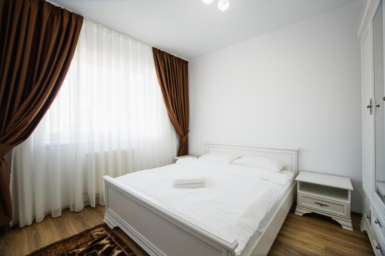 Bright & Elegant Central Apartment Oradea Exterior photo
