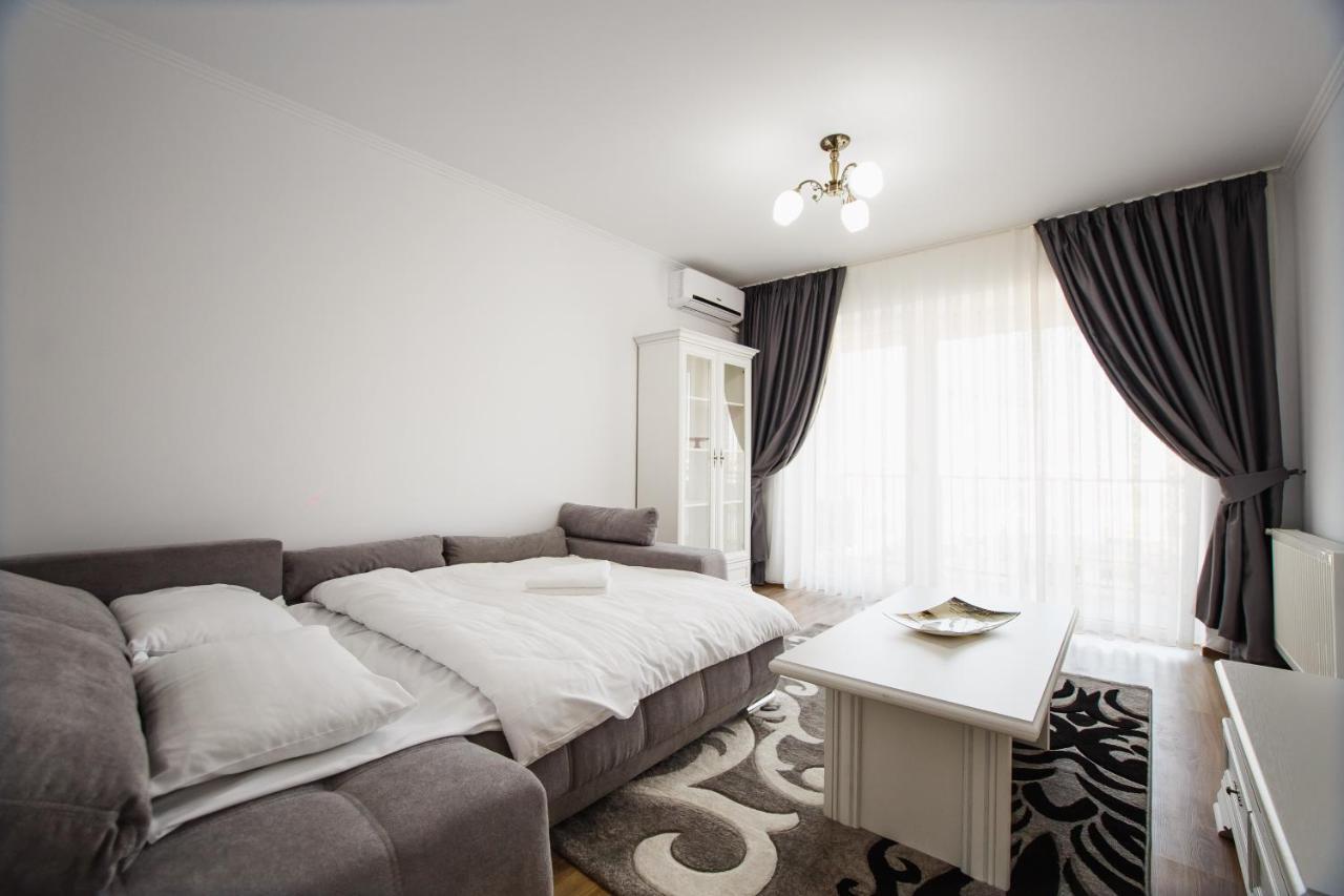Bright & Elegant Central Apartment Oradea Exterior photo