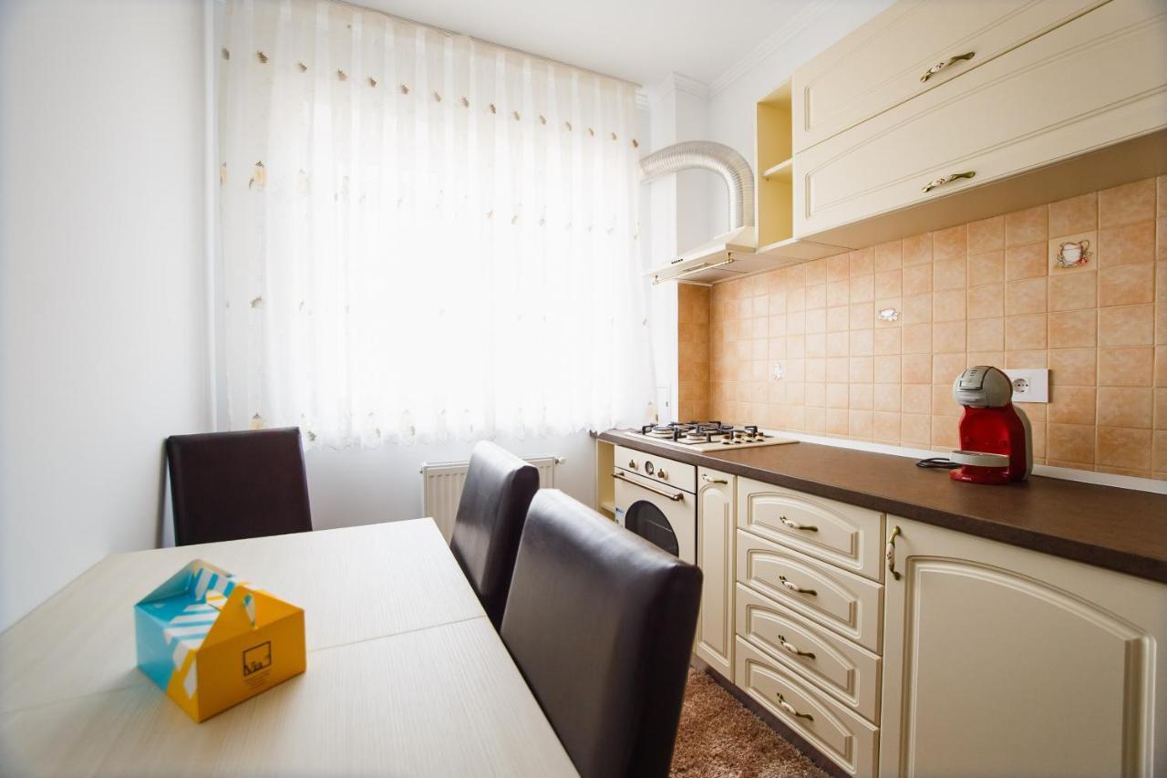 Bright & Elegant Central Apartment Oradea Exterior photo